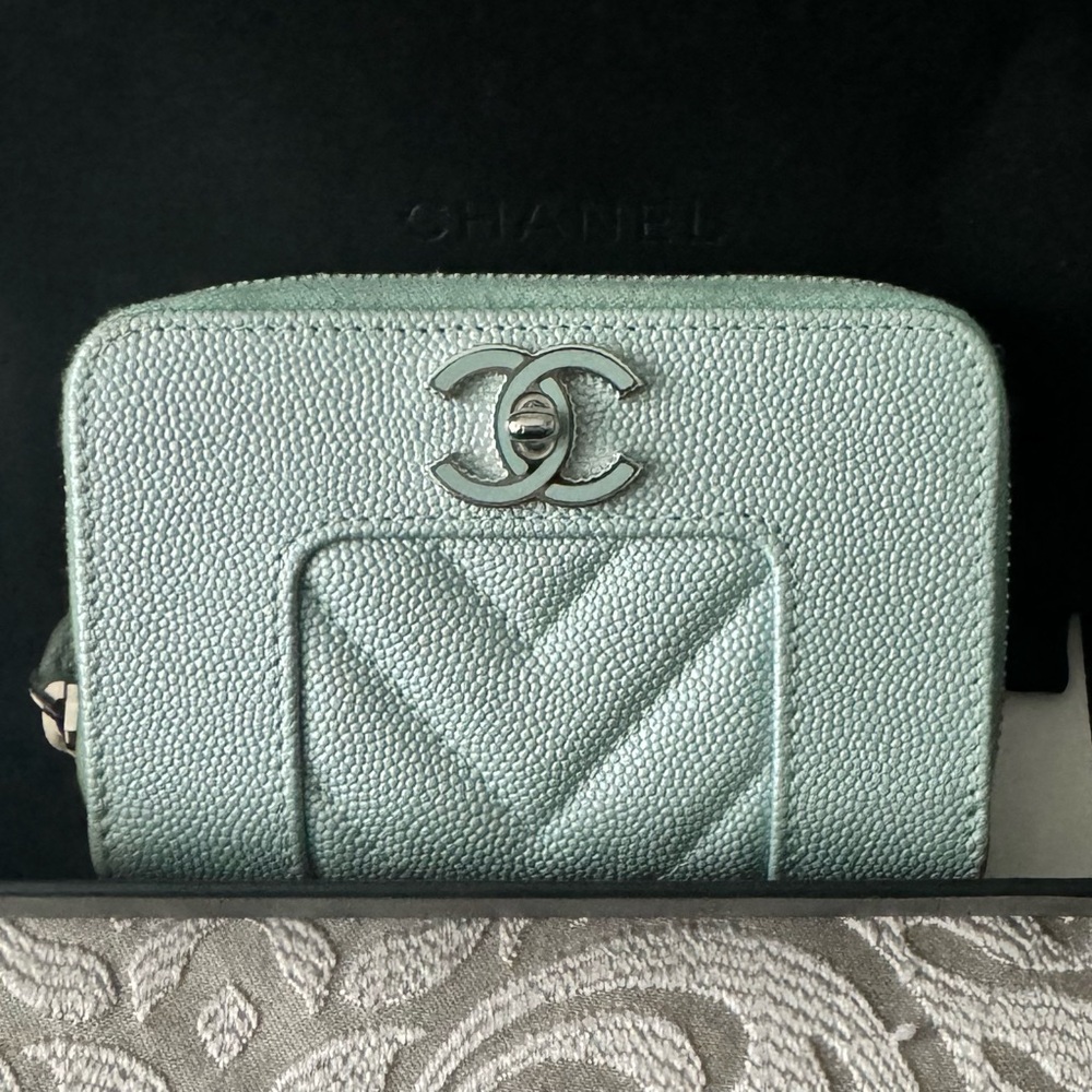 CHANEL Light Blue Leather Zipped Coin Purse (New in Box)